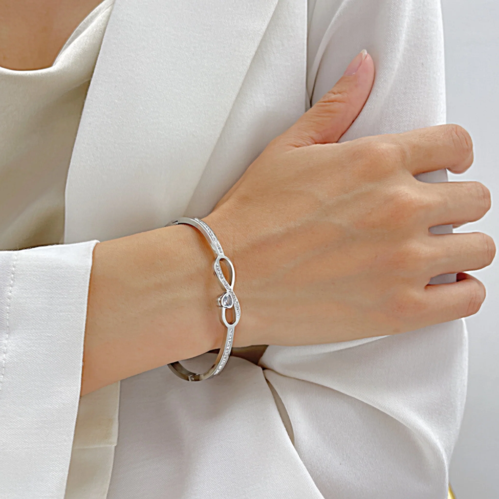 CRYSTAL HEART BRACELET - SILVER - Image 4